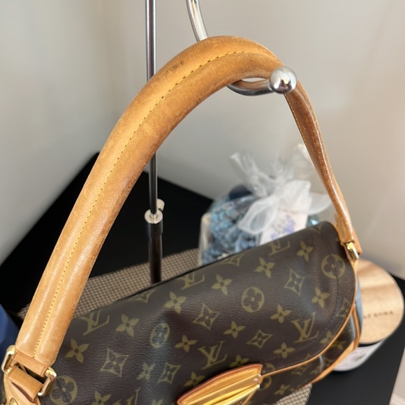 LOUIS VUITTON Beverly Vintage Shoulder Handbag - Picture 6 of 15